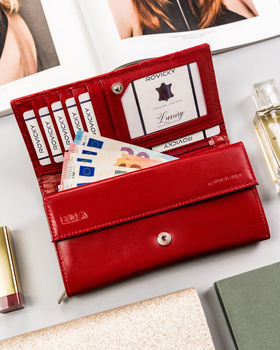 Skórzany portfel damski w orientacji poziomej na zatrzask - Rovicky